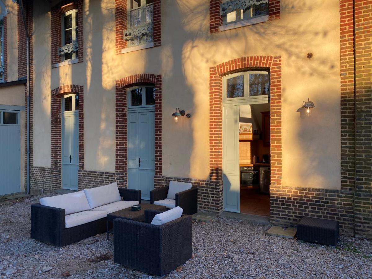 La Maison Du Cavalier, Chateau De Lavenue Pierrefitte-en-Auge Exterior photo