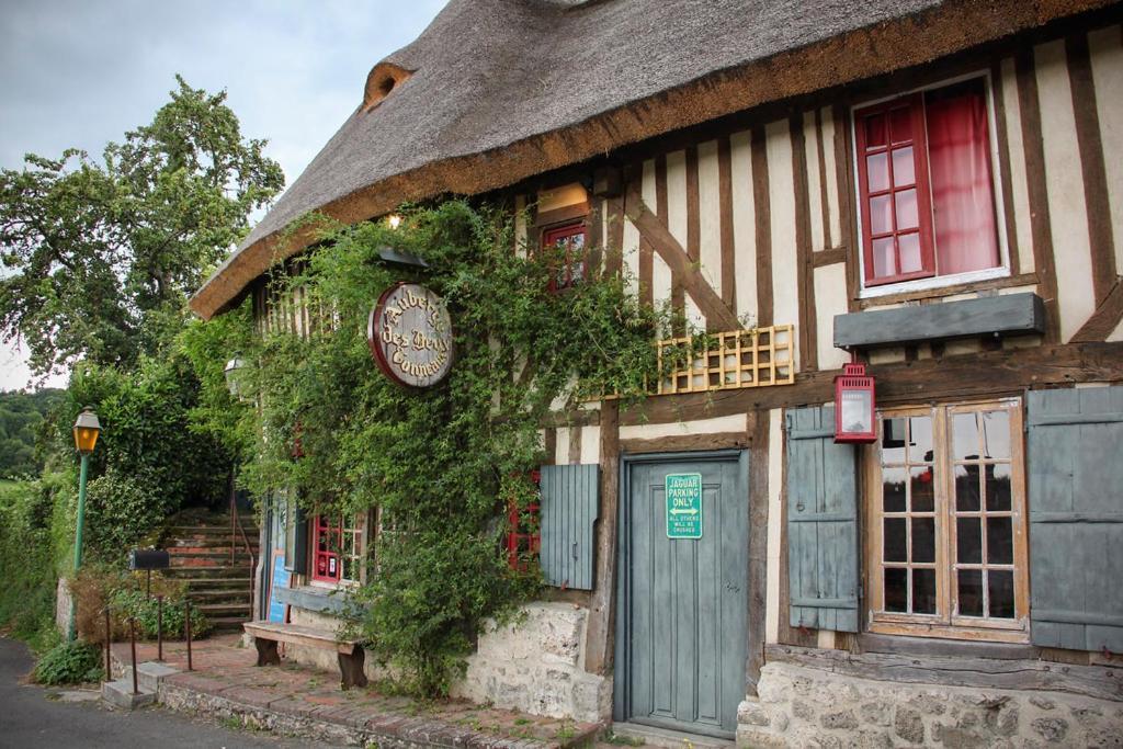 La Maison Du Cavalier, Chateau De Lavenue Pierrefitte-en-Auge Exterior photo