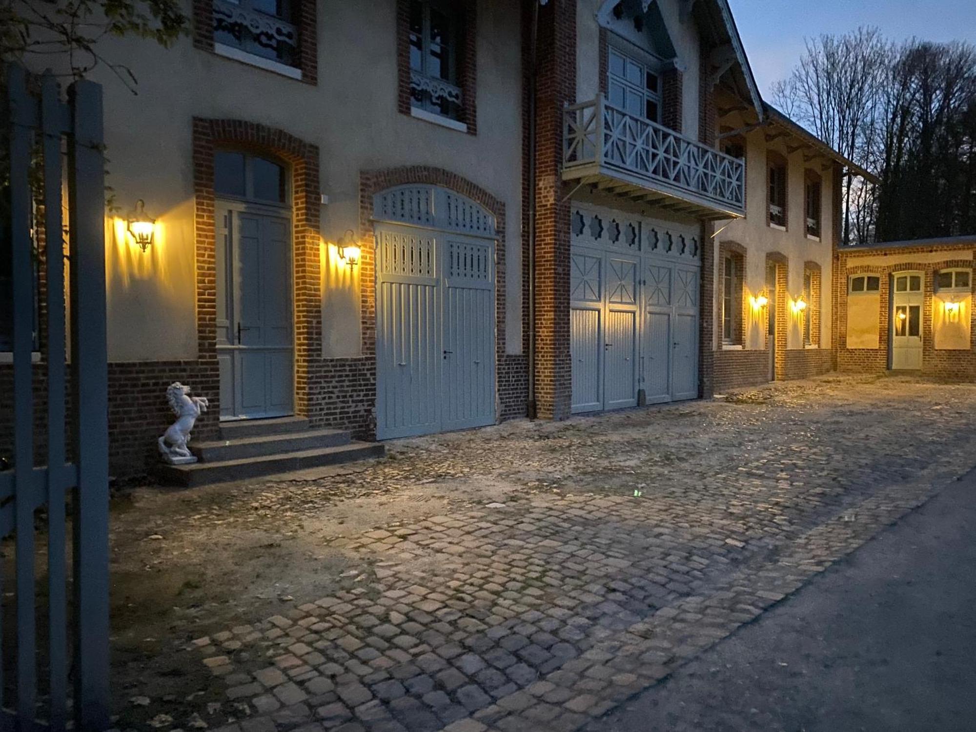 La Maison Du Cavalier, Chateau De Lavenue Pierrefitte-en-Auge Exterior photo