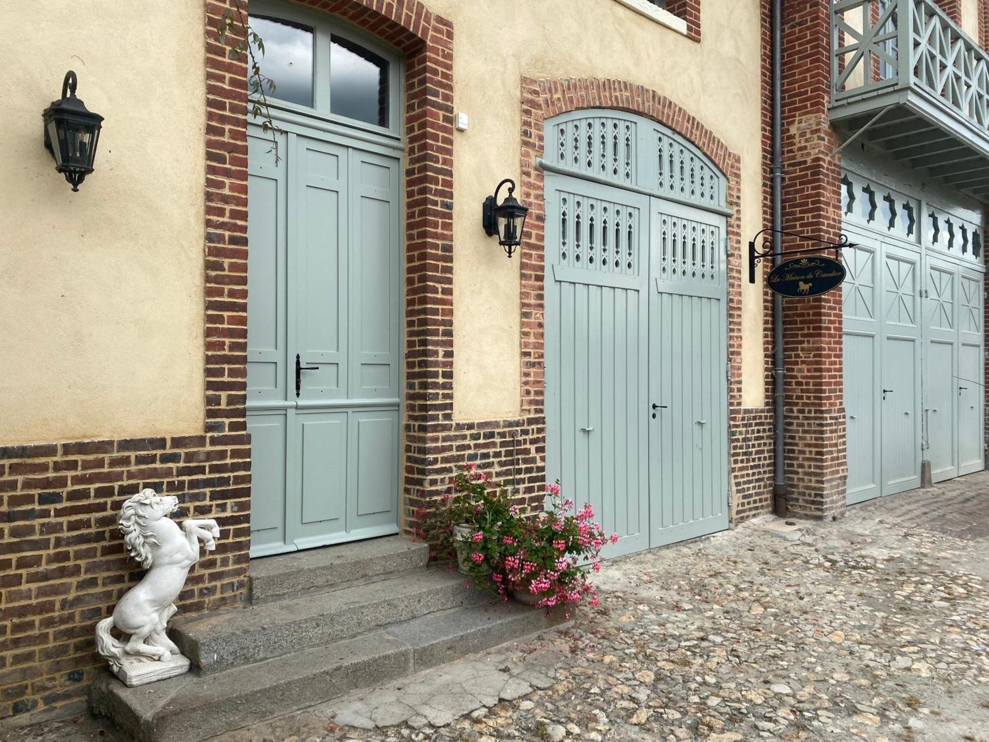 La Maison Du Cavalier, Chateau De Lavenue Pierrefitte-en-Auge Exterior photo